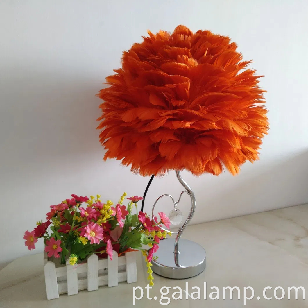 Lâmpada de mesa de ala de coração de ganso elegante para sala de estar